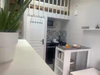 Cosy studio just a stone's throw from metro station D Hotels in Venissieux