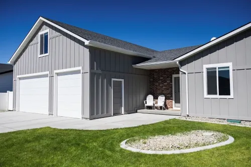 4-bedroom house in fabulous Heyburn walking distance to the river walking path!