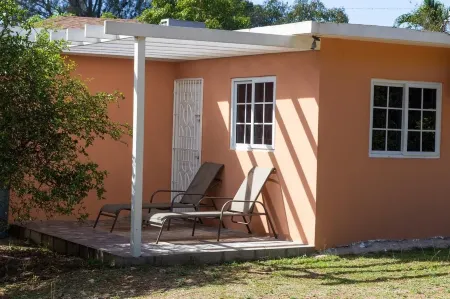 Mae Villa newly renovated ! Отели рядом с достопримечательностью «Тертл Ривер Фолс & Гарденс»