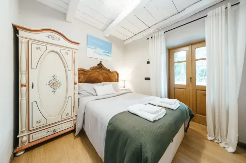 Spacious 7 bedroom air-conditioned villa with swimming pool in northern Tuscany