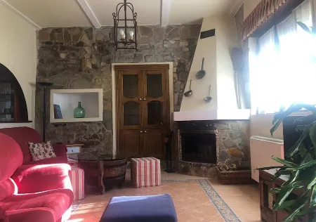 Holiday tourist house Отели рядом с достопримечательностью «Royal Ordnance Factory Museum of La Cavada»