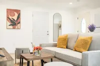 Lovely 2 floor, 3-bedroom house in Alhambra with AC