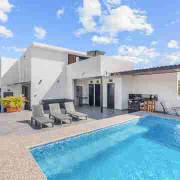 well located Apartment with pool and private Terrace, overlooking The city. Fitness & Recreational Facilities