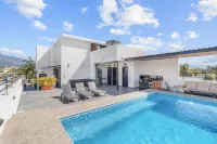 well located Apartment with pool and private Terrace, overlooking The city. Hotels in Bobadilla