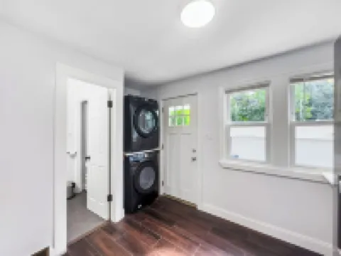 Modern Comfort Near Clinic & Downtown,  King Bed!