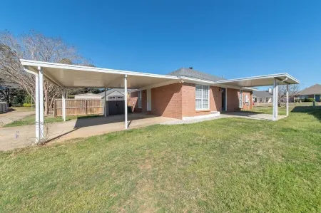 Charming, Convenient 3-bedroom Garden Home in Prattville; Great Location