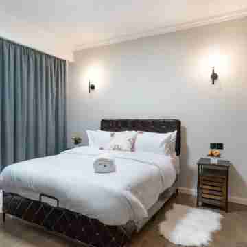 Charming Retreat: Your Stylish Two-Bedroom Haven next to a National Park Rooms