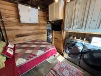 Cozy cabin on Jasper side of Smith Lake. Close to all amenities!