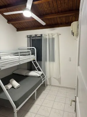 Bienvenue :) Nous Vous Offrons un Séjour Incroyable à la Maison du Bonheur Hotels in Vieux-Habitants