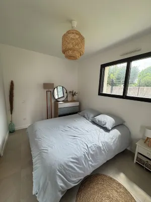 Cosy studio in quiet location, Questembert town center Отели в г. Кестамбер