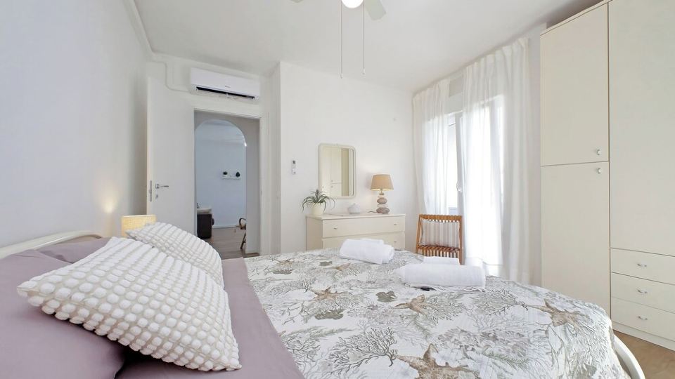 Cozy apartment 100 m. from FS station and 200 m. from sea and center.