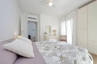 Cozy apartment 100 m. from FS station and 200 m. from sea and center. Hotels in Nettuno