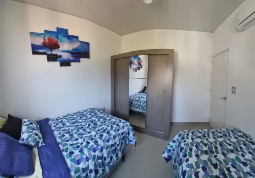 La casa de las rosas es propieda moderna y elegante en residencial sereana Hotels in San Miguel