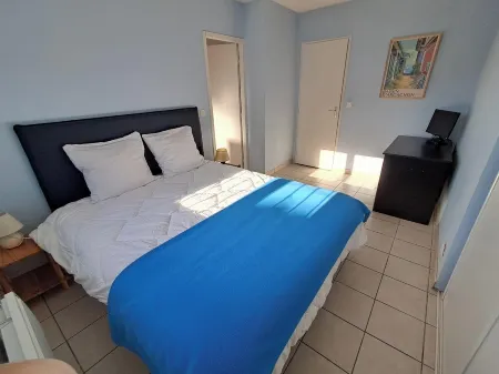 Family house, near Mauret beach with garden, sleeps 6 Отели в г. Андернос-ле-Бен