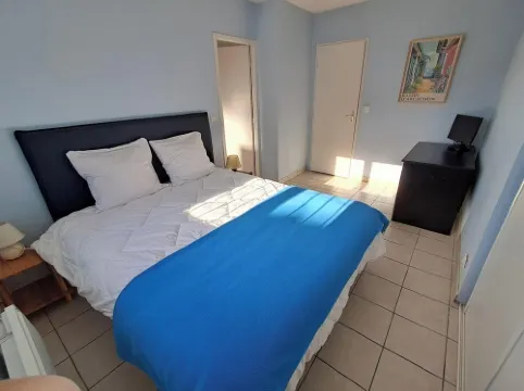 Family house, near Mauret beach with garden, sleeps 6 昂代諾萊班酒店