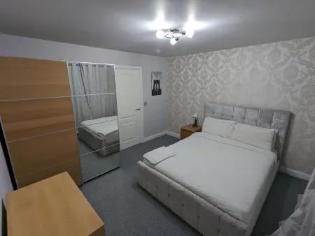 Greatmindz's home away from home<br>Semi-detached house with 2 king size bedrooms Отели рядом с достопримечательностью «Уолсолл Арборетум»