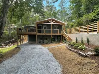 "Rooms with a View" newly renovated rustic modern home with stunning BRM views - 4-Star