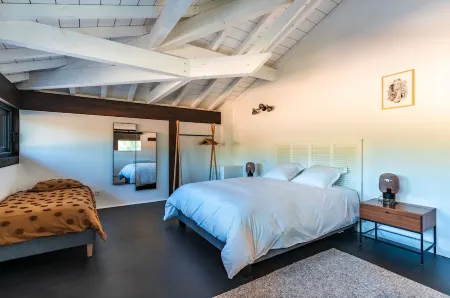 Unique, exclusive and quiet Villa in the nature (near ocean and golf, 10 people)