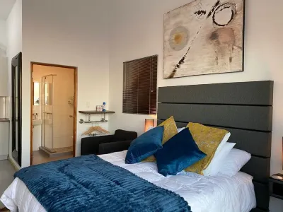 RELAX,REVIVE & RESET and Enjoy the Sounds of the Sea! Heather Auer Art Studio附近的飯店