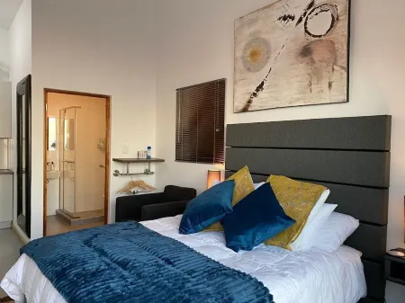 RELAX,REVIVE & RESET and Enjoy the Sounds of the Sea! Отели в г. Glencairn