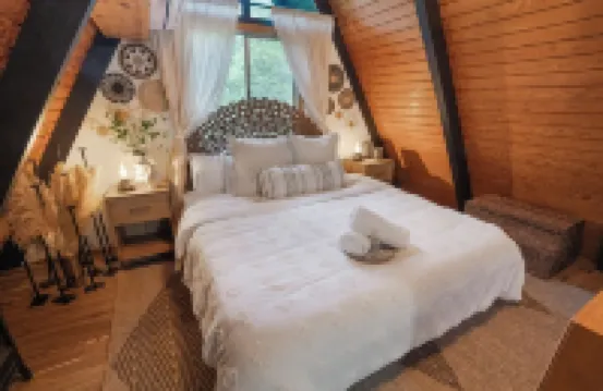 Sequoia A-frame Nirvana: Modern + Views + Hot Tub + Cozy Fireplace+Pet Friendly