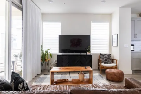 Family-sized house with huge kitchen and patio