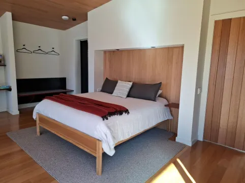 Waterfront Luxury Farm Studio situated on the Gippsland Lakes, Victoria.
