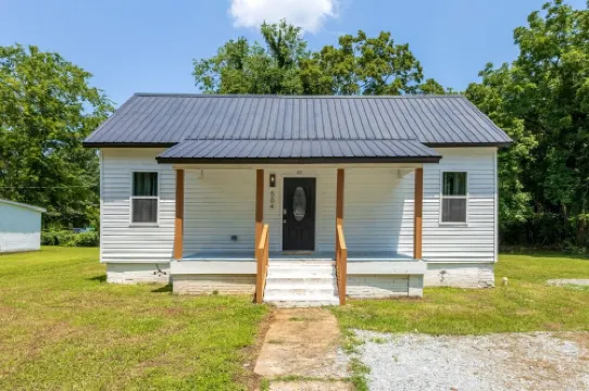 Charming 3-bedroom cottage with WiFi, AC in welcoming Athens