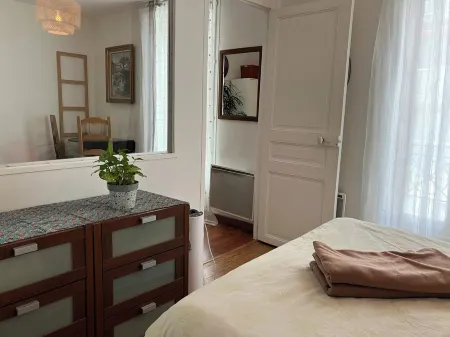 2 Pièces Meublée 7 mn à Pied du Métro Mairie de Montreuil, Ligne 9, Commerces