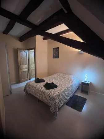 Large fully-equipped apartment 3 bedrooms 3 double beds 2 bathrooms