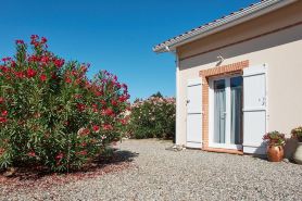 25m2 self-contained studio near Toulouse Private garden and parking
