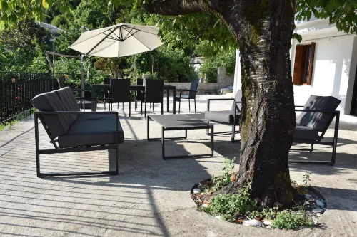 Dendrokipos - traditional stone house on the east side of Pelion Hotels in Mouresi