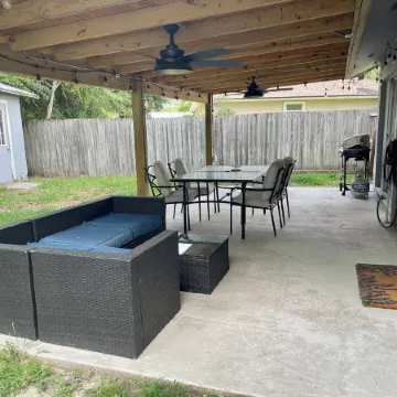 Quiet, cozy 3 bedroom home, across from river, in peaceful Palatka