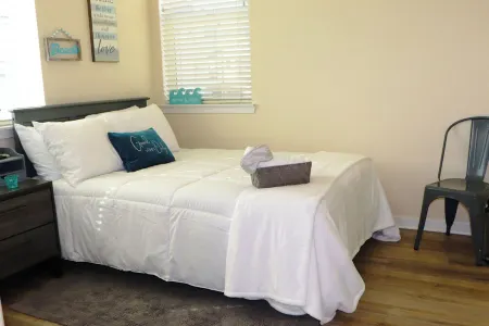 Spacious Private Rooms Near Ontario Mills & Airport – Pool & Gym Access! Отели в г. Ранчо-Кукамонга