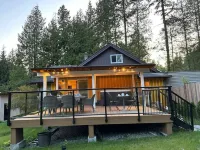 Fun cottage with hot tub, pool table, game room, and a huge deck.