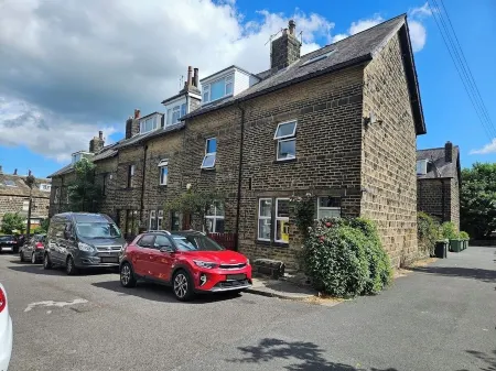 Cosy home in Otley, Yorkshire. Close to the Dales, Harrogate and Leeds. Отели рядом с достопримечательностью «The Fleece»