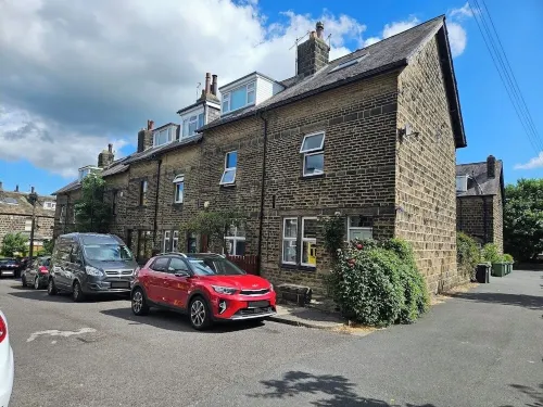 Cosy home in Otley, Yorkshire. Close to the Dales, Harrogate and Leeds. Hotels in Otley