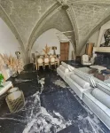 Exceptional house in the center of Narbonne with garden and pool