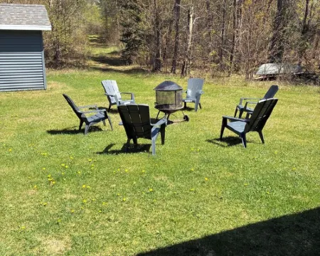 4-bed Cabin- ATV/UTV trail access from the driveway with a bar/covered patio 斯蒂芬森酒店