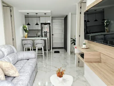 Apt in Giron, 3 blocks from the main park and 15 minutes from the airport! Hotels in 