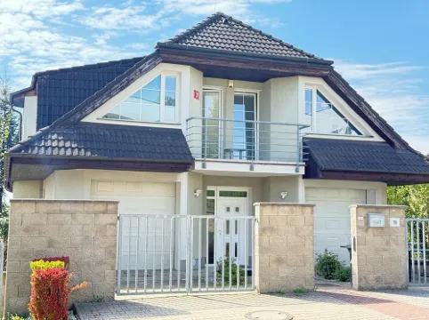 DiamondVilla, 4 bedroom Apartment, garden & spa