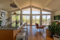 Beautiful Catskills country home get-away, with views, big private yard & forest Hotels in Fallsburg