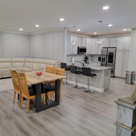 Charming 2-Bedroom Luxury Condo in the Heart of Canton Отели в г. Кантон