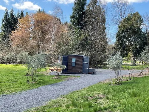Tuscan Villa Riverfront 1-bedroom, 1 Bath, Oakdale with WiFi and AC