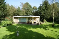 Cozy bungalow with large, fenced garden in natural surroundings Hotels in Aa en Hunze