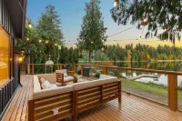 Epic Lake Mt View/Hot Tub/Firepit /KingBed/Kayak/AC Hotels in Maple Heights-Lake Desire