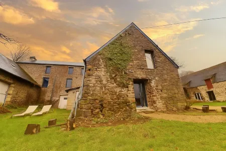 Charming Farm Stay – 16 Guests – Suisse Normande Отели в г. Клеси