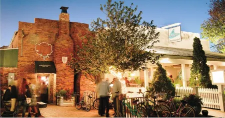 Spacious Loft on Middle Lane in Historic Downtown Beaufort