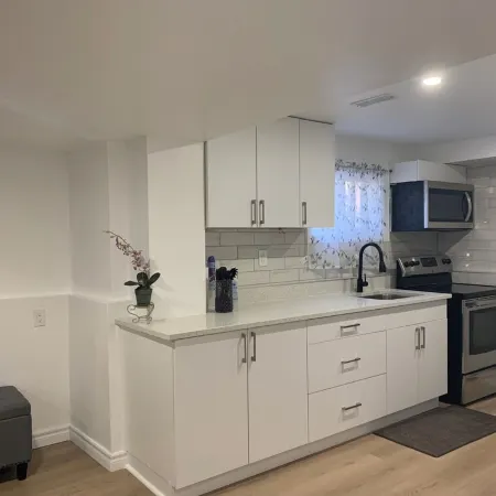 Cozy Suite-Close to Pickering Casino Resort, dog parks, and waterfront Trail