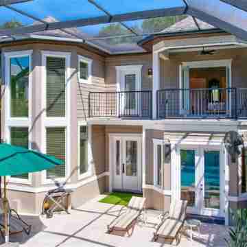 Sarasota's Luxury Oasis Hotel Exterior